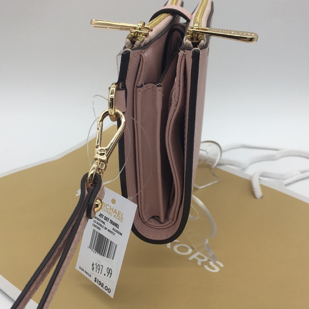 MICHAEL KORS LG DOUBLE ZIP WRISTLET POWDER BLUSH - Picture 8 of 11